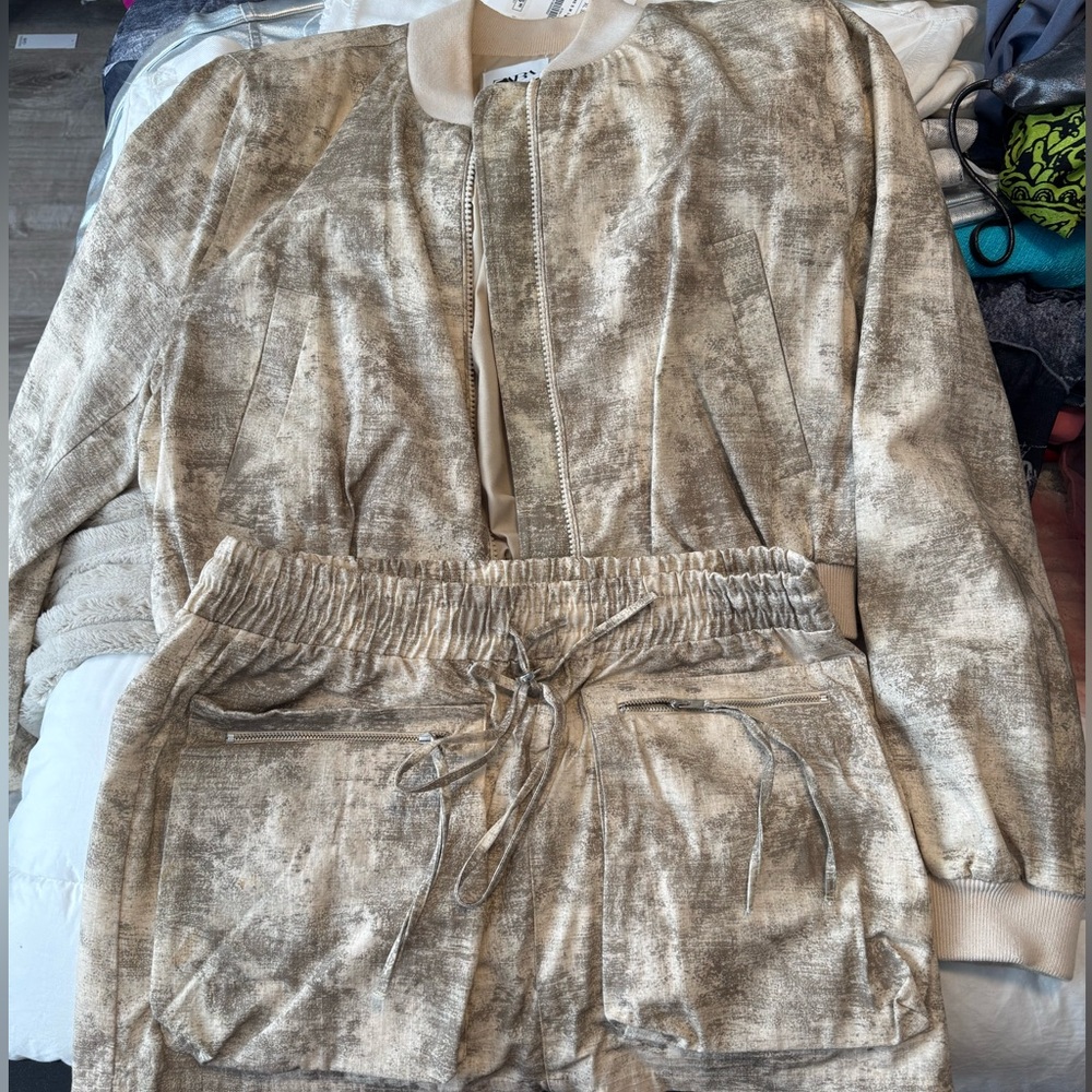 Zara Beige and Cream Printed Crop Bomber